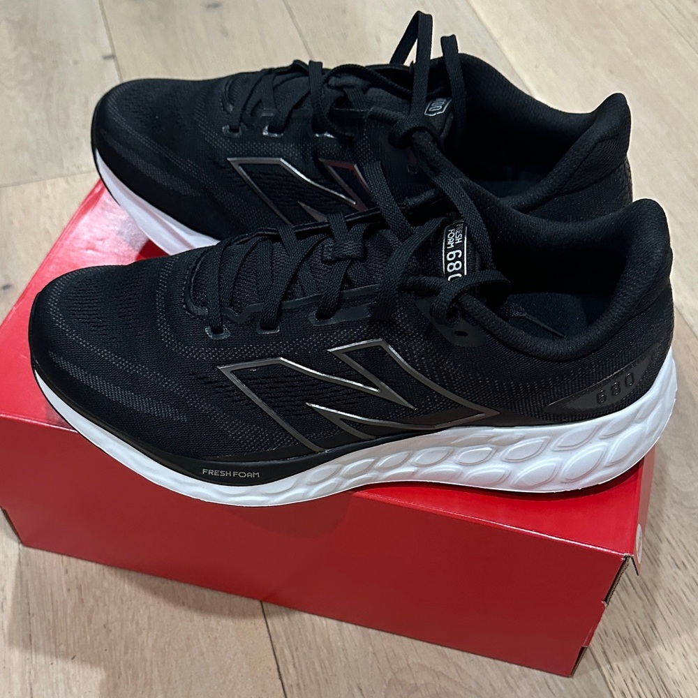 New Balance Black and White Running Shoes. Men’s size 11 extra wide